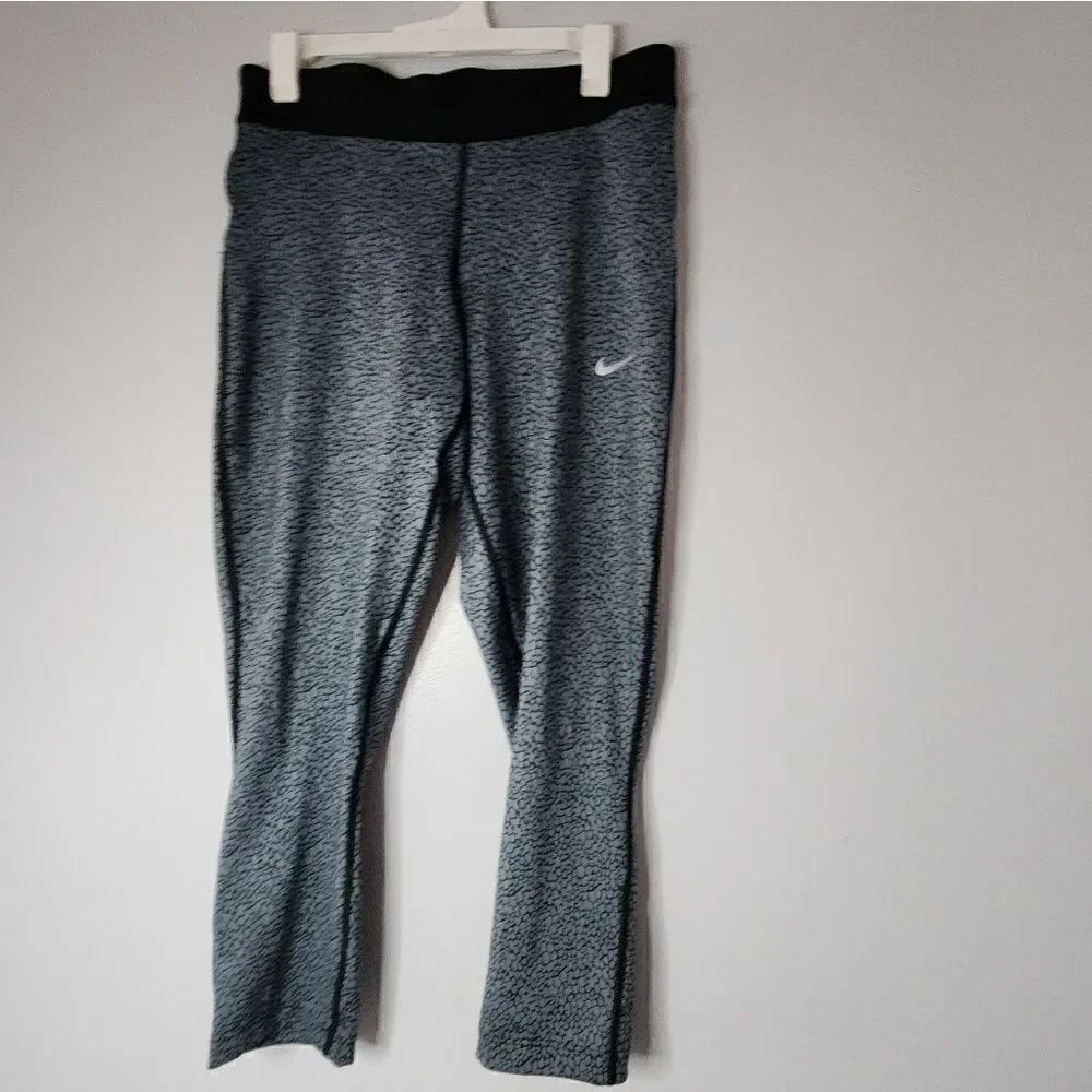 Nike Leggings Women’s Size Small Running Yoga Workout Gym Drawstring Cropped
